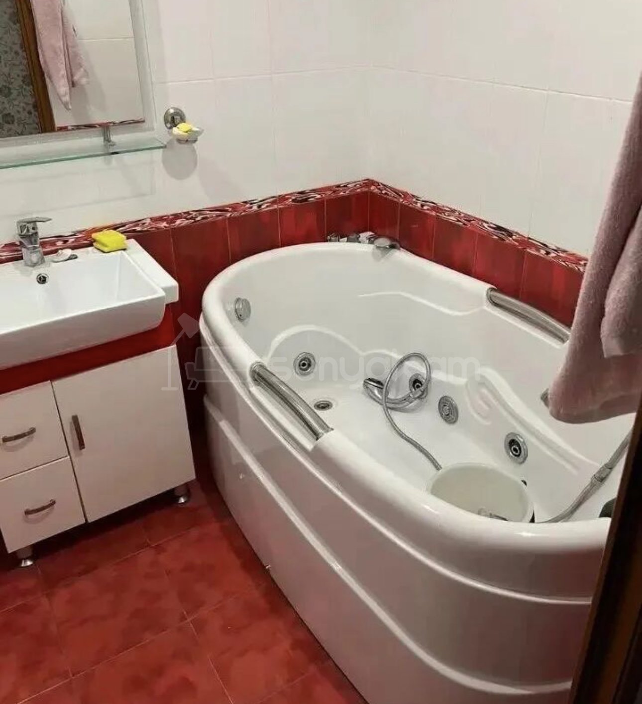 3 Սենյականոց Բնակարան Քարե Շենքում, 69քմ, 4/5 հարկ, Նորմալ Վիճակում, Կահավորված, Արևկող