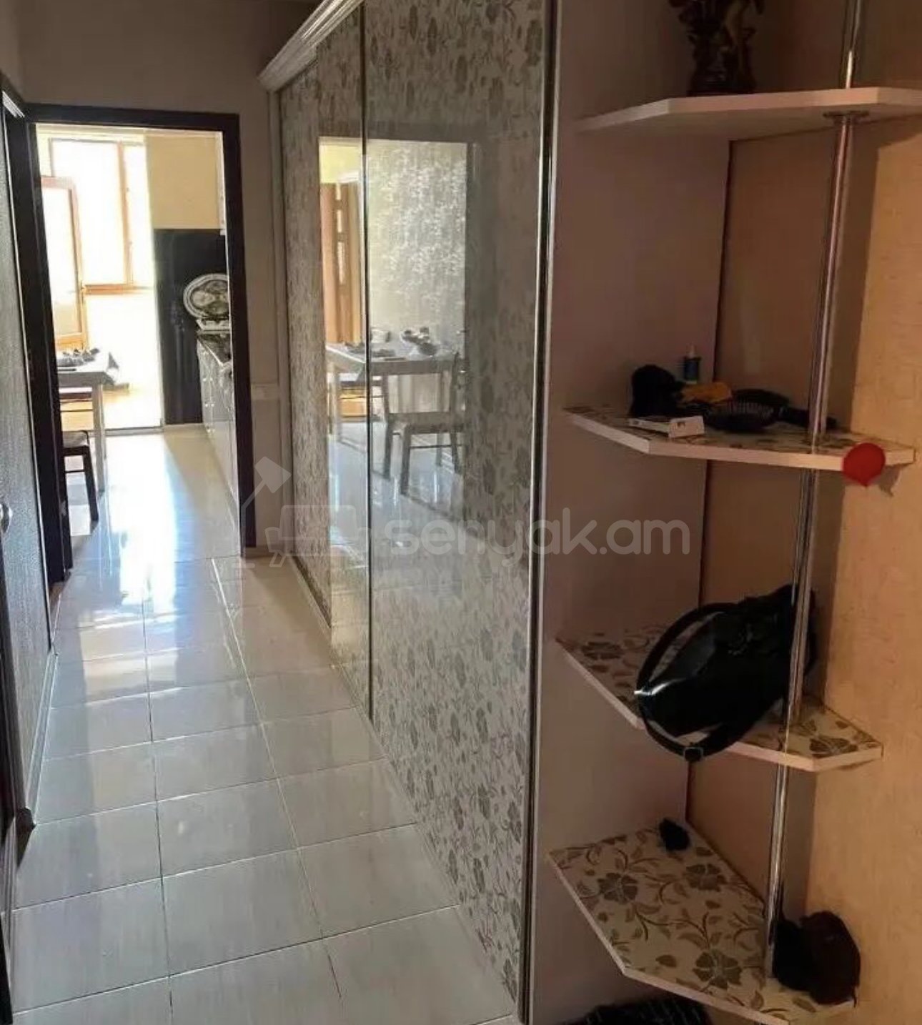 3 Սենյականոց Բնակարան Քարե Շենքում, 69քմ, 4/5 հարկ, Նորմալ Վիճակում, Կահավորված, Արևկող