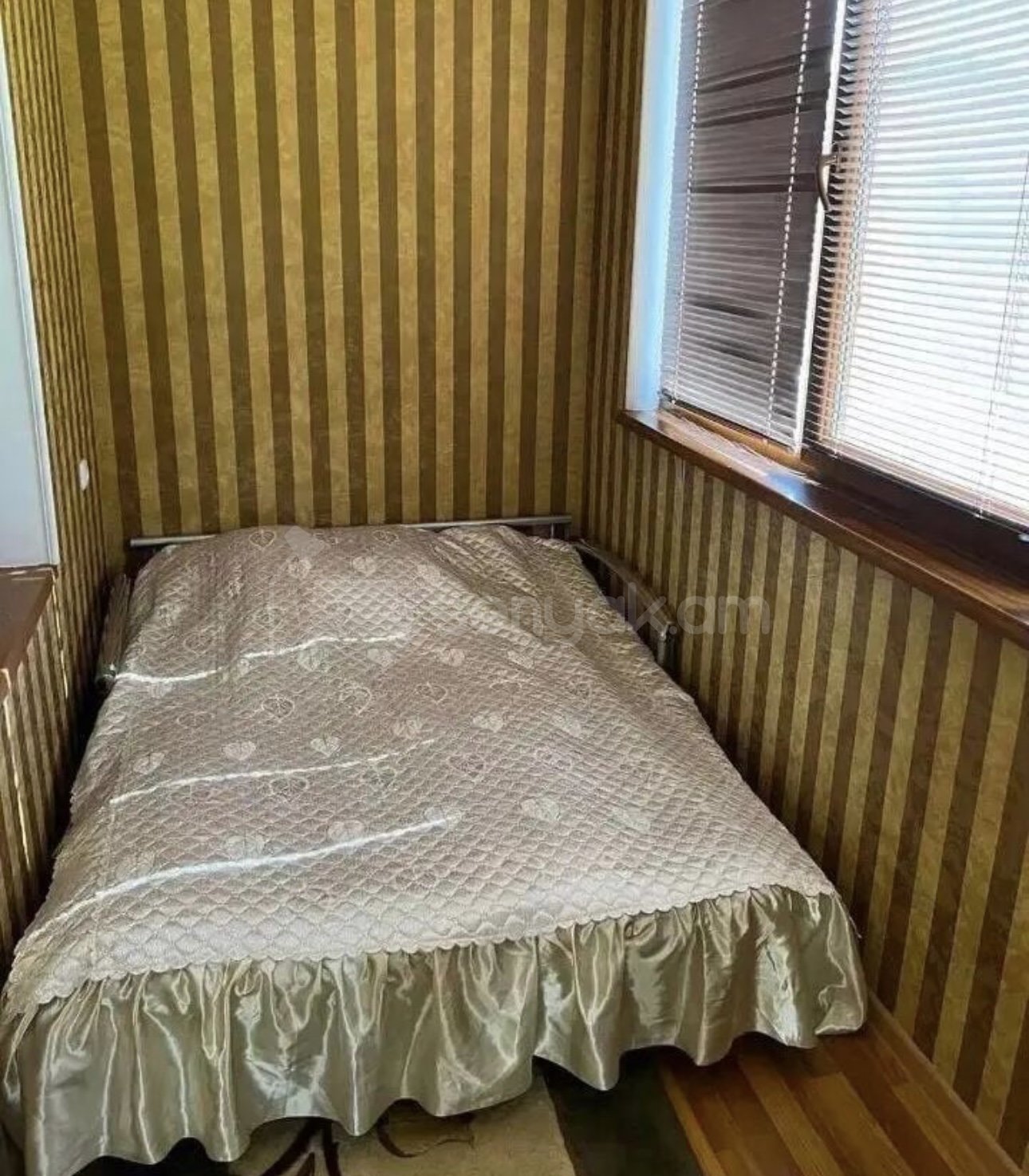 3 Սենյականոց Բնակարան Քարե Շենքում, 69քմ, 4/5 հարկ, Նորմալ Վիճակում, Կահավորված, Արևկող