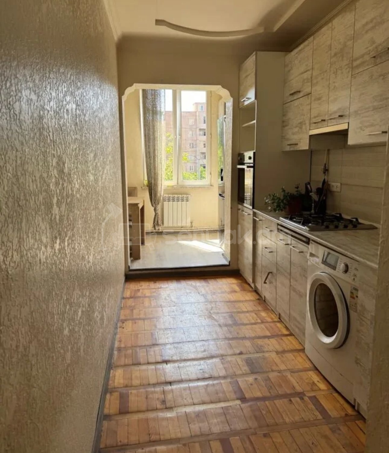 3 Սենյականոց Բնակարան, 80քմ, 2/9 հարկ, Նորմալ Վիճակում