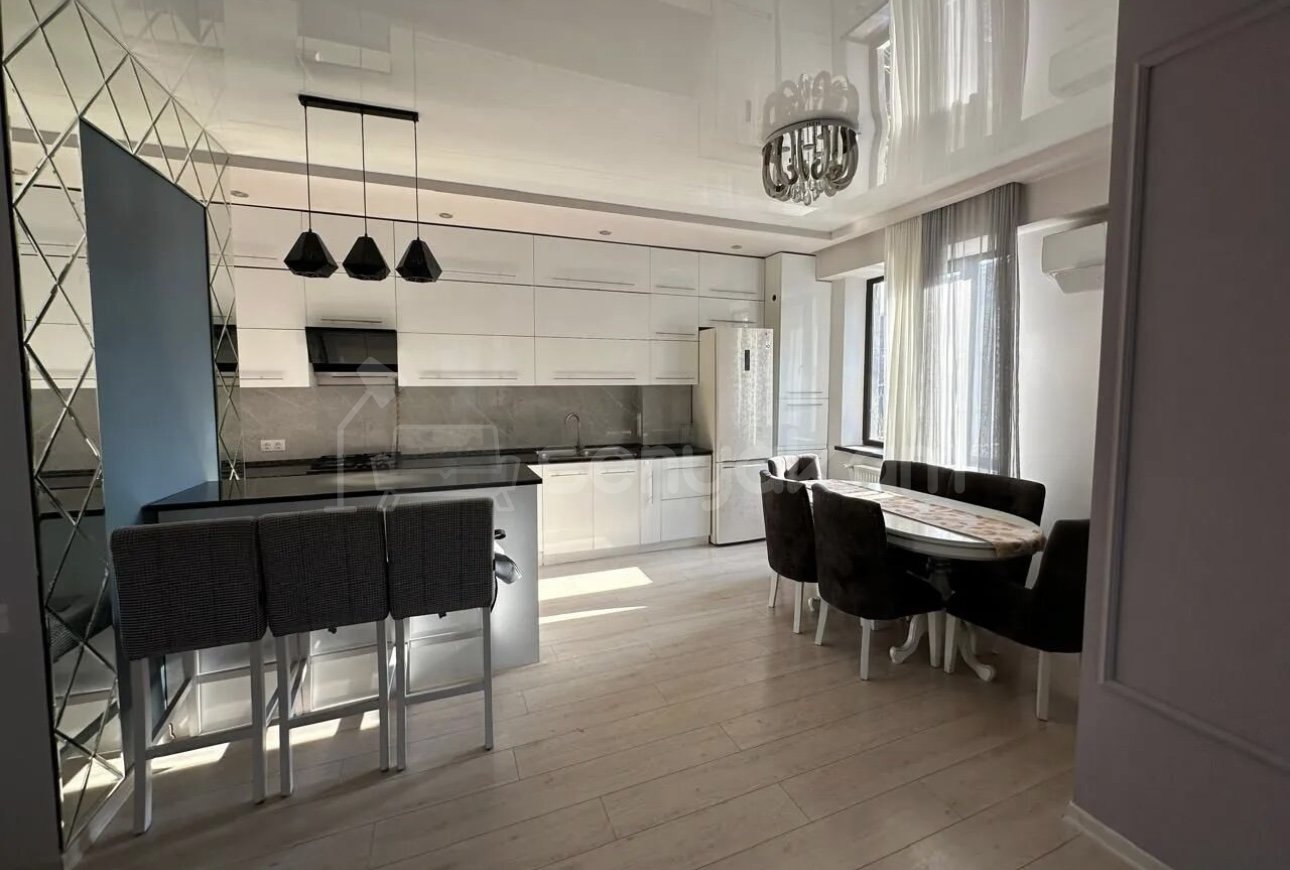 3 Սենյականոց Բնակարան Քարե Շենքում, 72քմ, 3/5 հարկ, Կոսմետիկ Վերանորոգված, Կահավորված, Արևկող