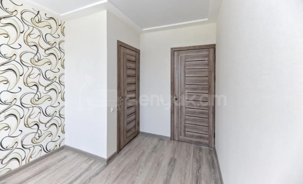 3 Սենյականոց Բնակարան Քարե Շենքում, 71քմ, 5/5 հարկ, Կապիտալ Վերանորոգված