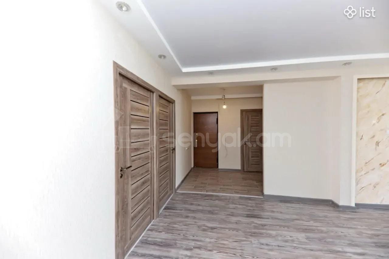 3 Սենյականոց Բնակարան Քարե Շենքում, 71քմ, 5/5 հարկ, Կապիտալ Վերանորոգված