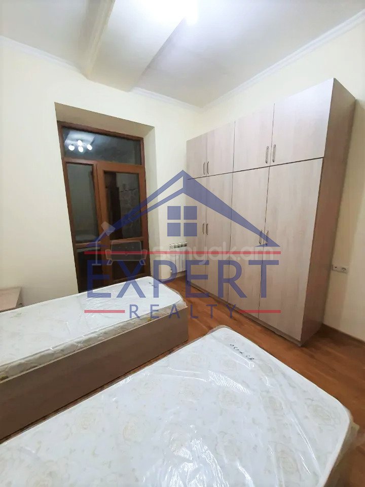 3 Սենյականոց Բնակարան Քարե Շենքում, 70քմ, 2/4 հարկ, Կապիտալ Վերանորոգված