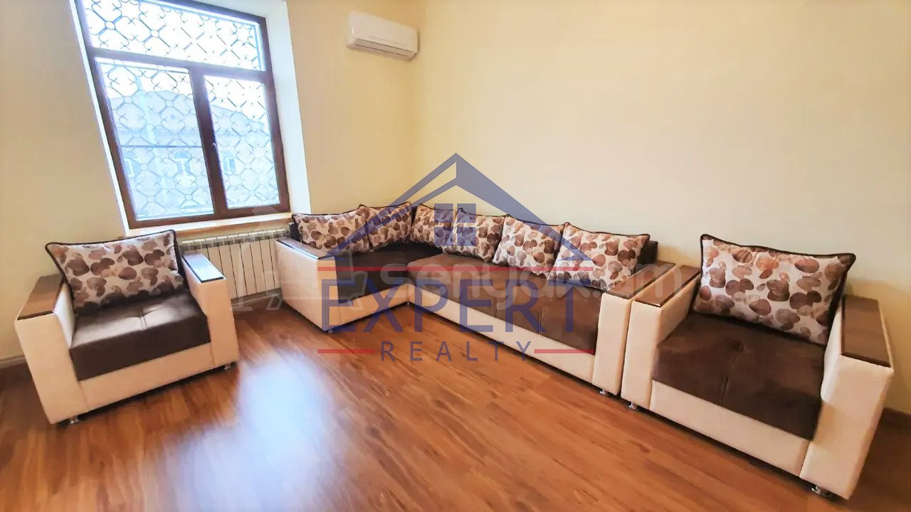 3 Սենյականոց Բնակարան Քարե Շենքում, 70քմ, 2/4 հարկ, Կապիտալ Վերանորոգված