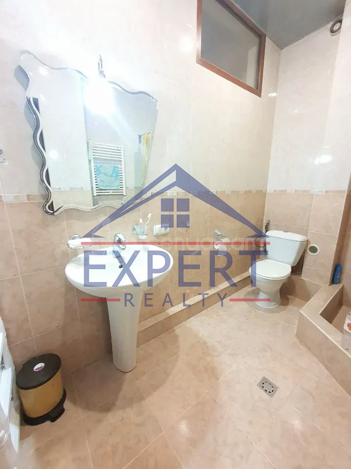 3 Սենյականոց Բնակարան Քարե Շենքում, 70քմ, 2/4 հարկ, Կապիտալ Վերանորոգված