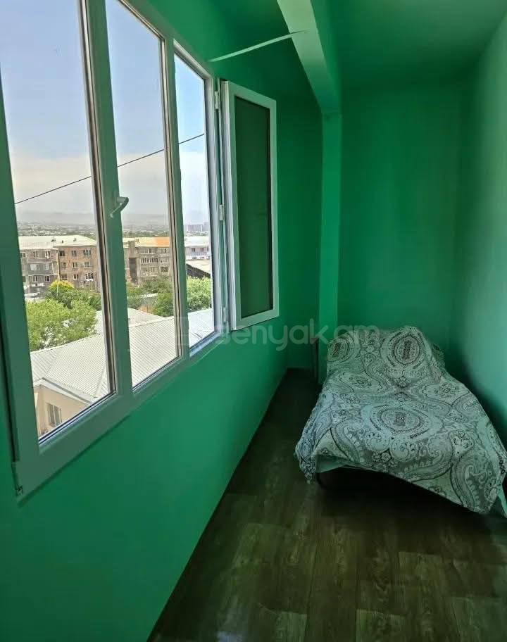 2 Սենյականոց Բնակարան Քարե Շենքում, 45քմ, 5/5 հարկ, Նորմալ Վիճակում