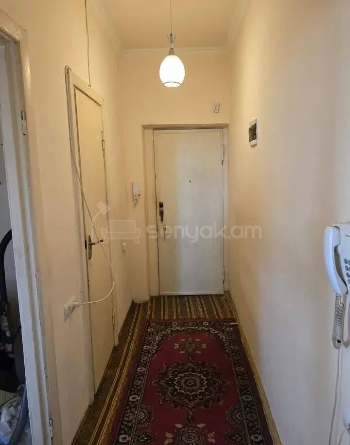 2 Սենյականոց Բնակարան Քարե Շենքում, 45քմ, 5/5 հարկ, Նորմալ Վիճակում