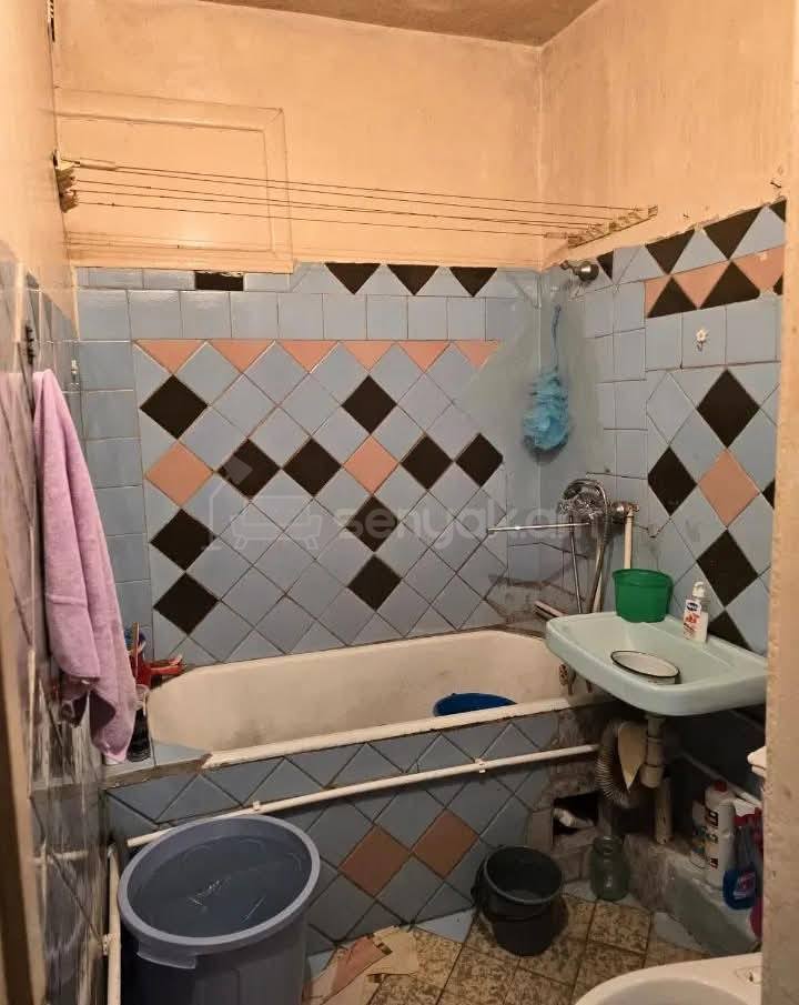 2 Սենյականոց Բնակարան Քարե Շենքում, 45քմ, 5/5 հարկ, Նորմալ Վիճակում