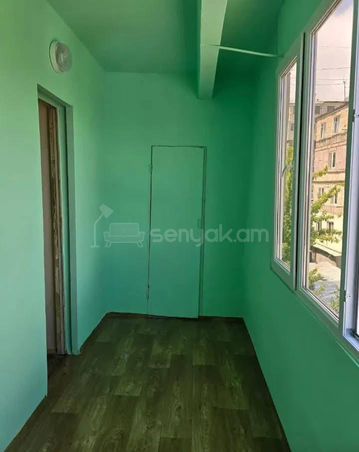 2 Սենյականոց Բնակարան Քարե Շենքում, 45քմ, 5/5 հարկ, Նորմալ Վիճակում