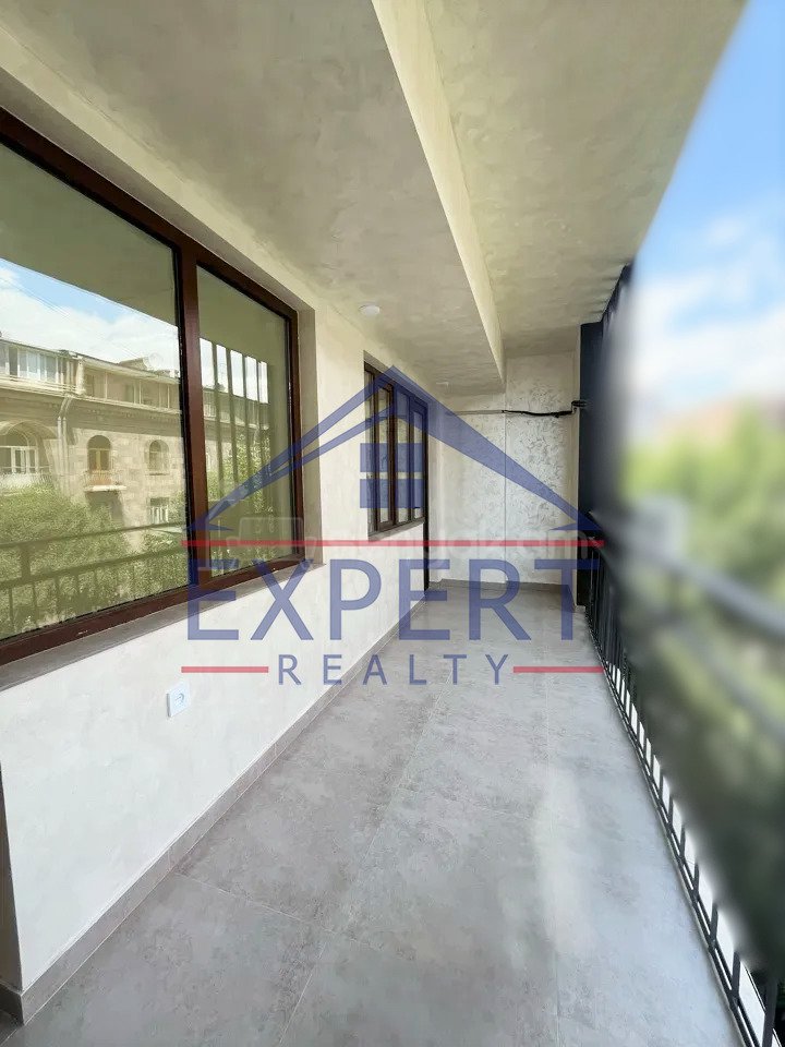 2 Սենյականոց Բնակարան Քարե Շենքում, 61քմ, 4/5 հարկ, Կապիտալ Վերանորոգված