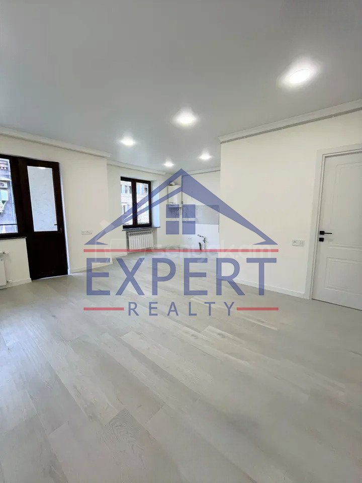 2 Սենյականոց Բնակարան Քարե Շենքում, 61քմ, 4/5 հարկ, Կապիտալ Վերանորոգված