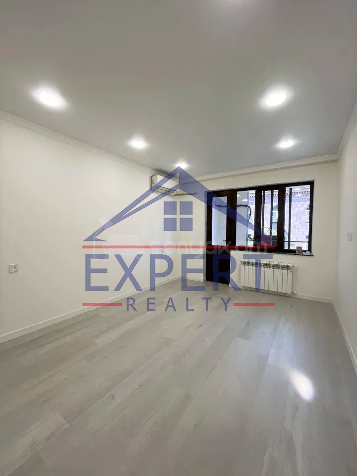 2 Սենյականոց Բնակարան Քարե Շենքում, 61քմ, 4/5 հարկ, Կապիտալ Վերանորոգված