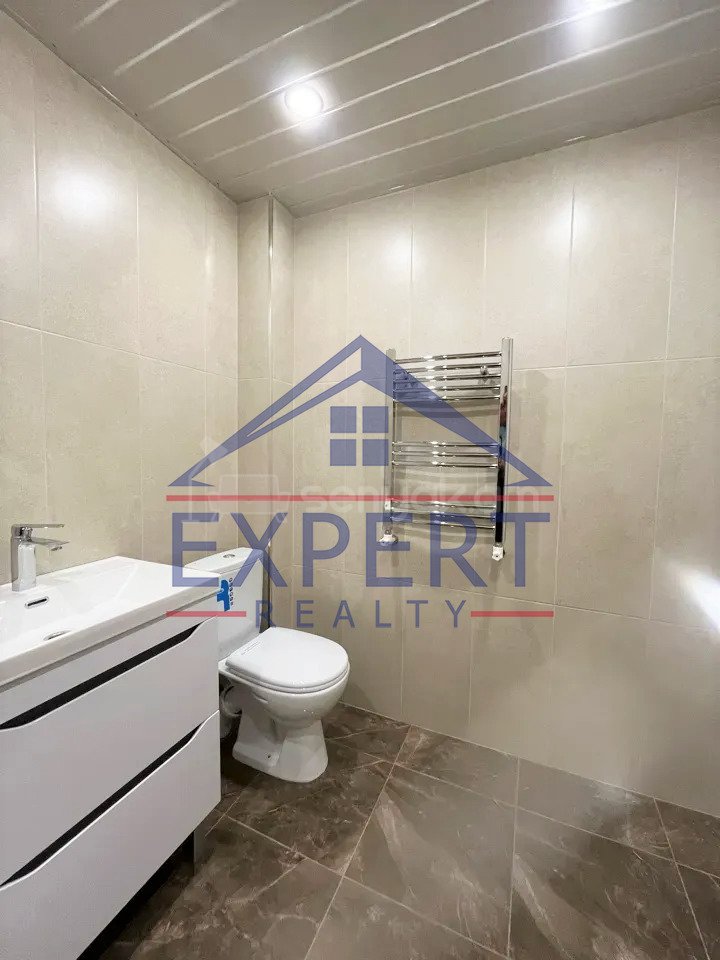 2 Սենյականոց Բնակարան Քարե Շենքում, 61քմ, 4/5 հարկ, Կապիտալ Վերանորոգված