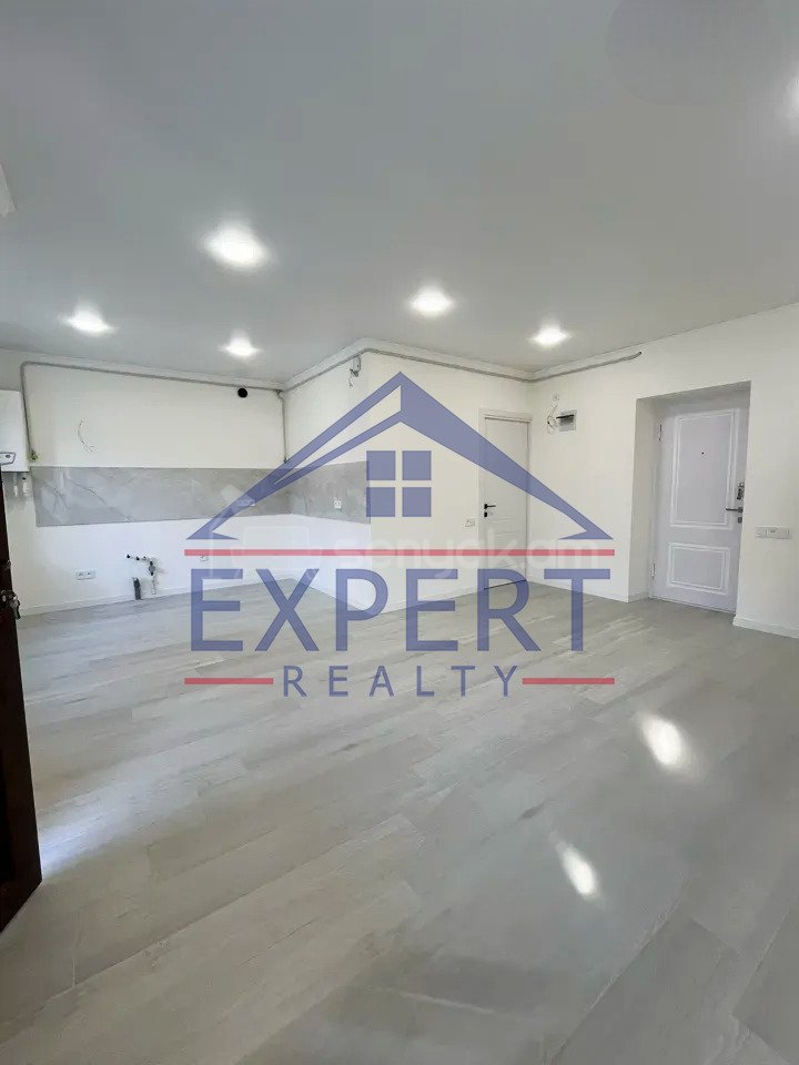 2 Սենյականոց Բնակարան Քարե Շենքում, 61քմ, 4/5 հարկ, Կապիտալ Վերանորոգված
