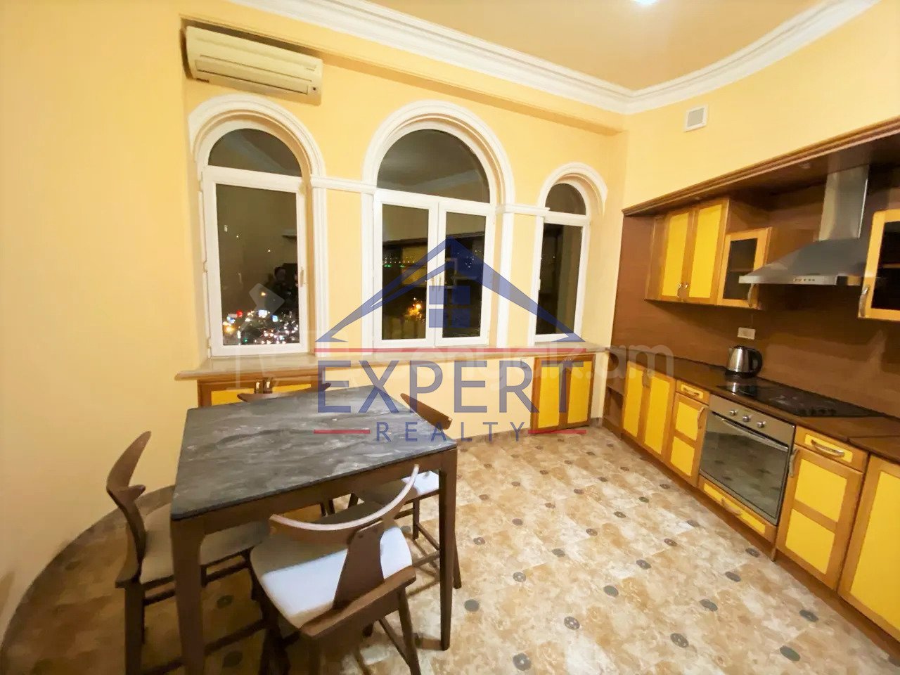 3 Սենյականոց Բնակարան Քարե Շենքում, 95քմ, 4/4 հարկ, Կապիտալ Վերանորոգված, Կահավորված, Արևկող