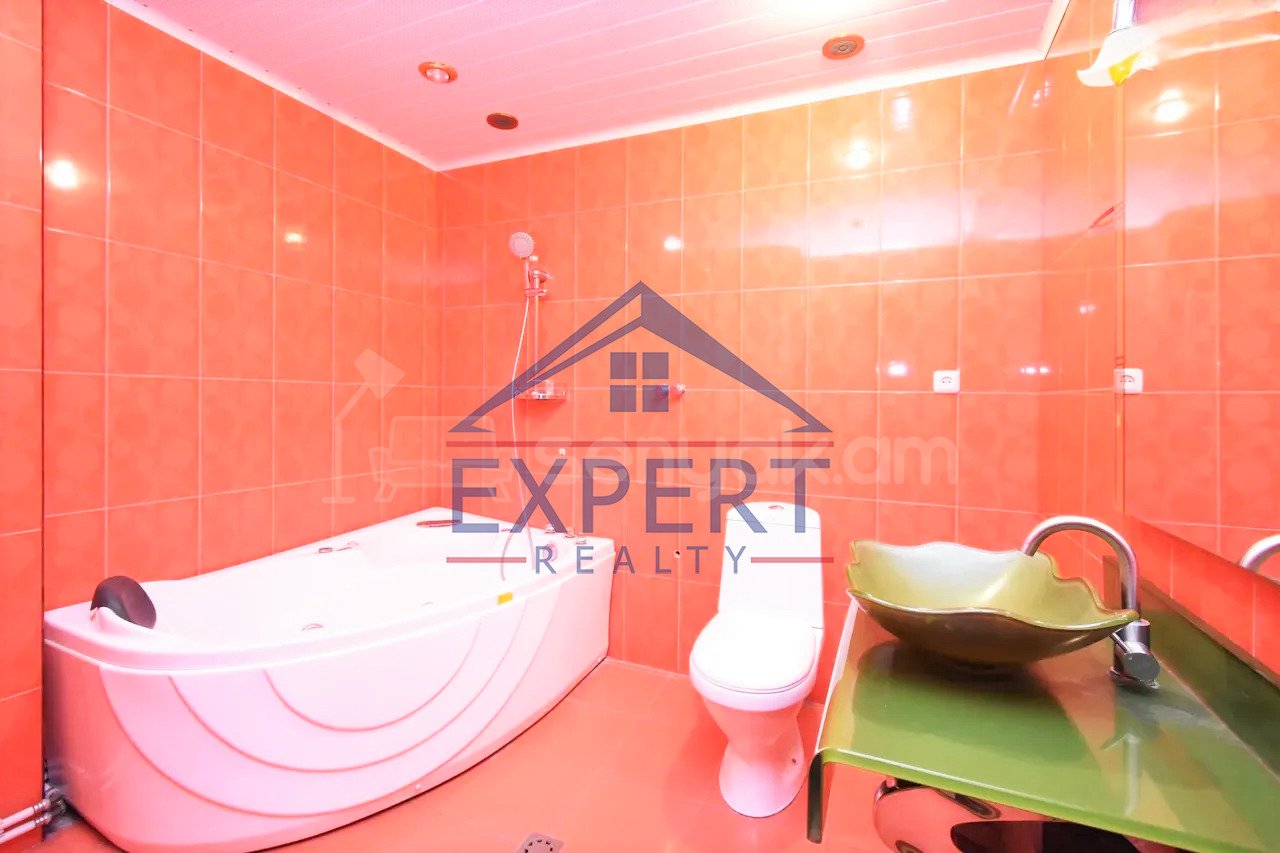 7 Սենյականոց Բնակարան Քարե Շենքում, 170քմ, 5/5 հարկ, Կապիտալ Վերանորոգված, Կահավորված, Արևկող