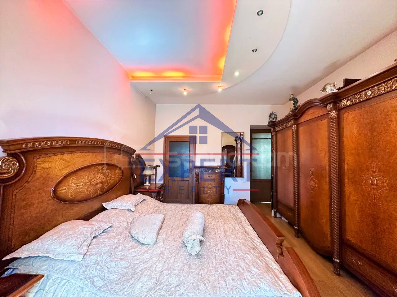 7 Սենյականոց Բնակարան Քարե Շենքում, 170քմ, 5/5 հարկ, Կապիտալ Վերանորոգված, Կահավորված, Արևկող