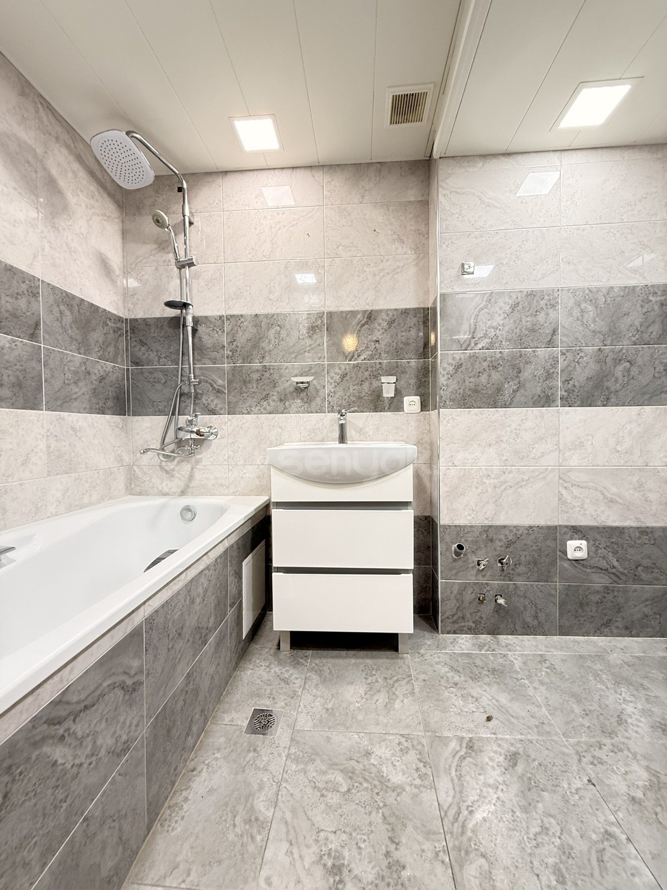 3 Սենյականոց Բնակարան, 76քմ, 4/12 հարկ, Կապիտալ Վերանորոգված