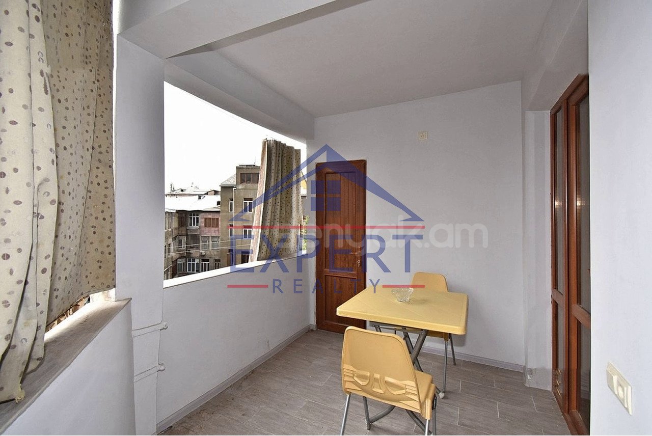 3 Սենյականոց Բնակարան Քարե Շենքում, 70քմ, 4/4 հարկ, Կապիտալ Վերանորոգված, Կահավորված, Արևկող