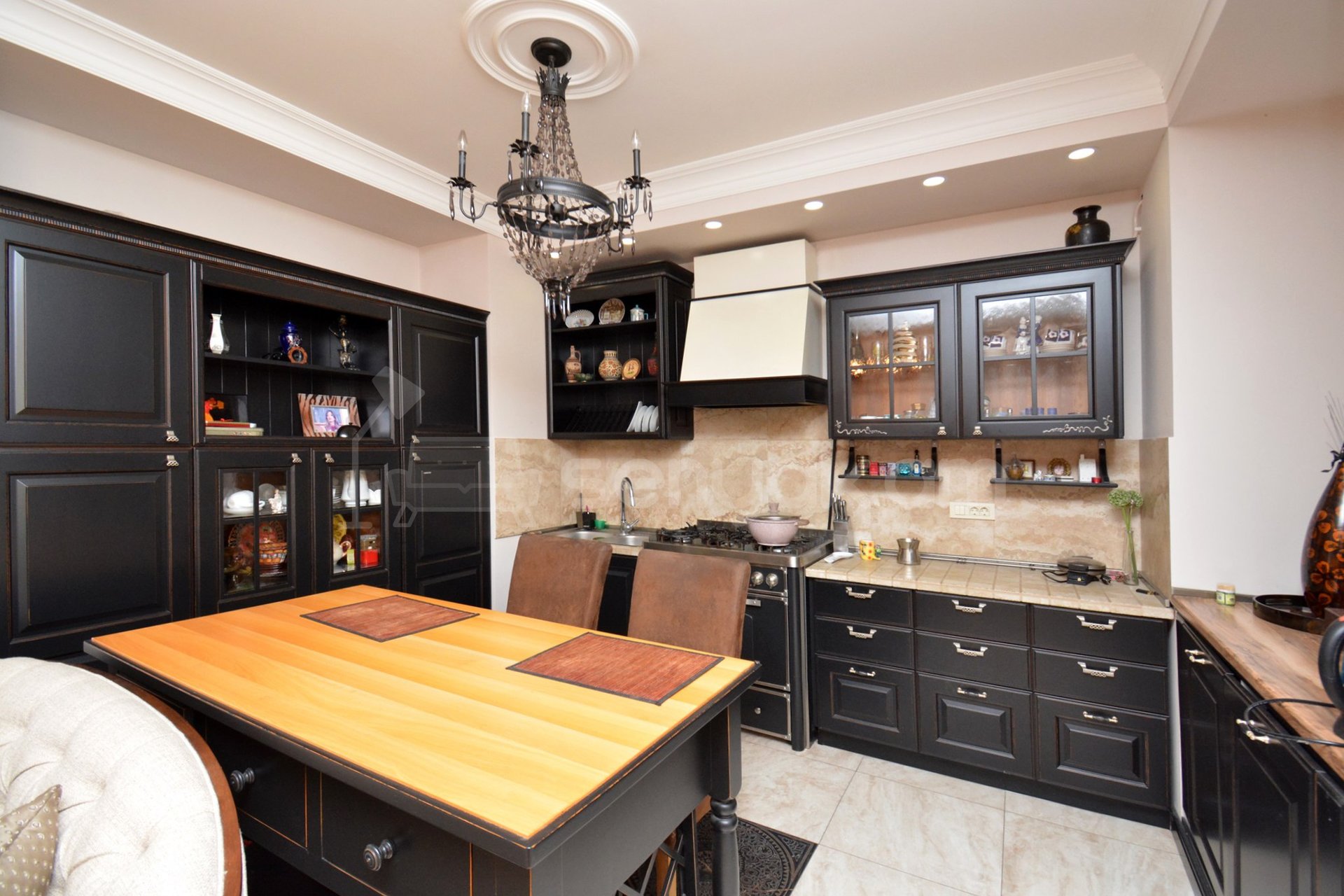 3 Սենյականոց Բնակարան Քարե Շենքում, 80քմ, 4/5 հարկ, Դիզայներական Վերանորոգված, Կահավորված, Արևկող