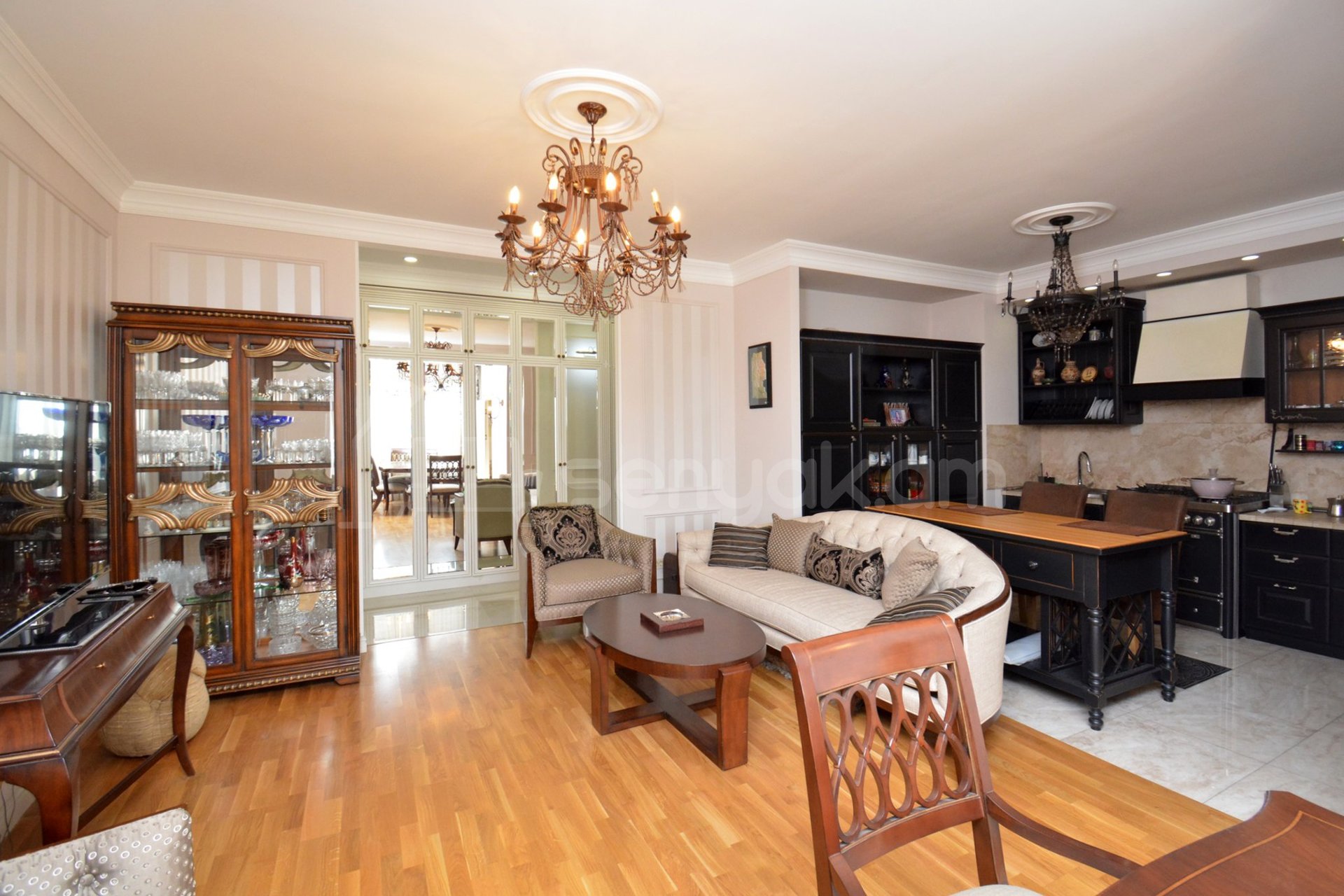 3 Սենյականոց Բնակարան Քարե Շենքում, 80քմ, 4/5 հարկ, Դիզայներական Վերանորոգված, Կահավորված, Արևկող