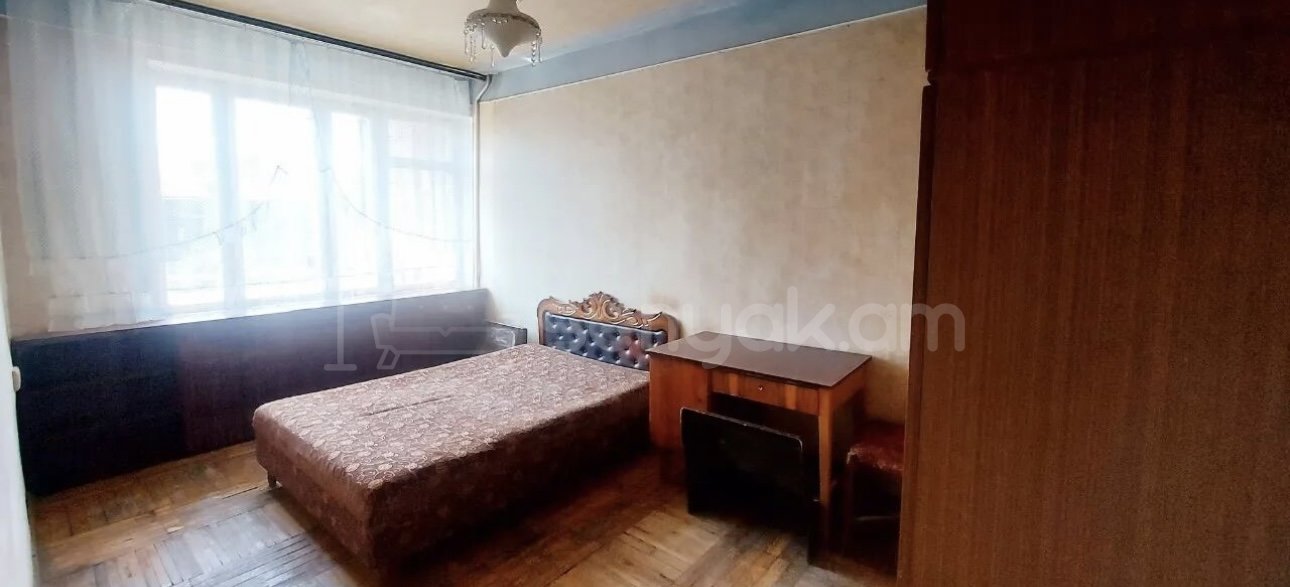 4 Սենյականոց Բնակարան Քարե Շենքում, 102քմ, 5/5 հարկ, Նորմալ Վիճակում, Կահավորված, Արևկող