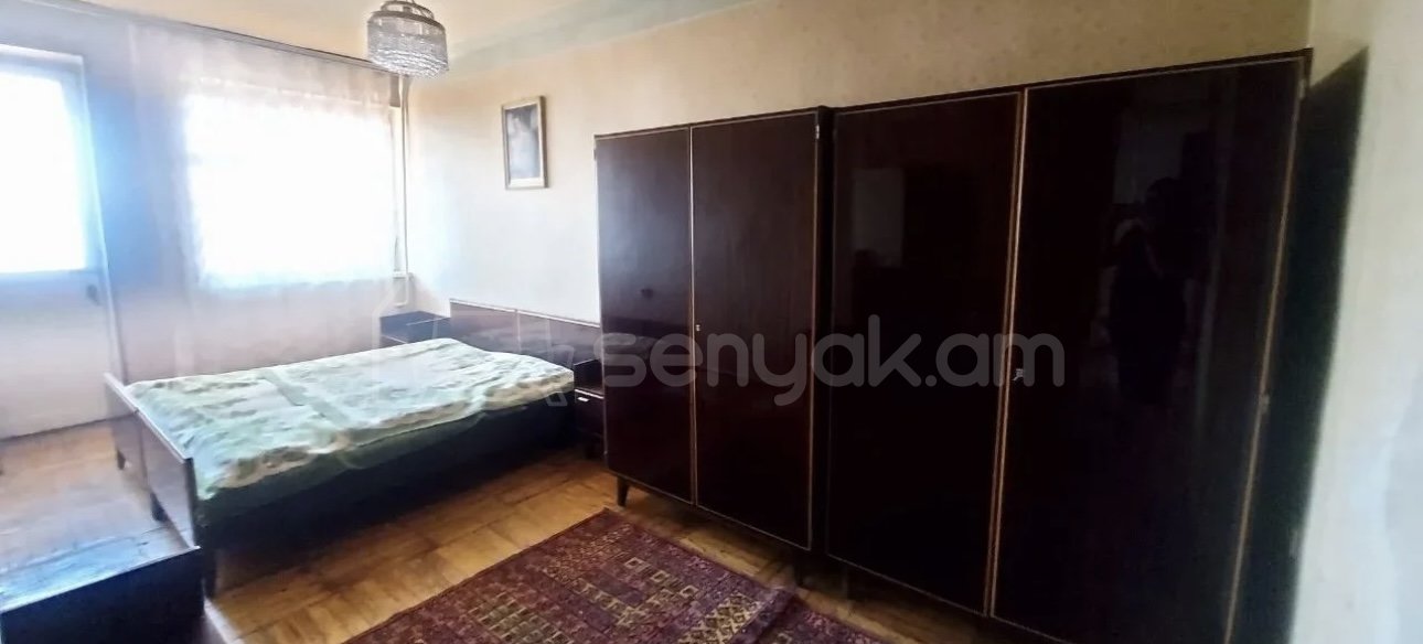 4 Սենյականոց Բնակարան Քարե Շենքում, 102քմ, 5/5 հարկ, Նորմալ Վիճակում, Կահավորված, Արևկող