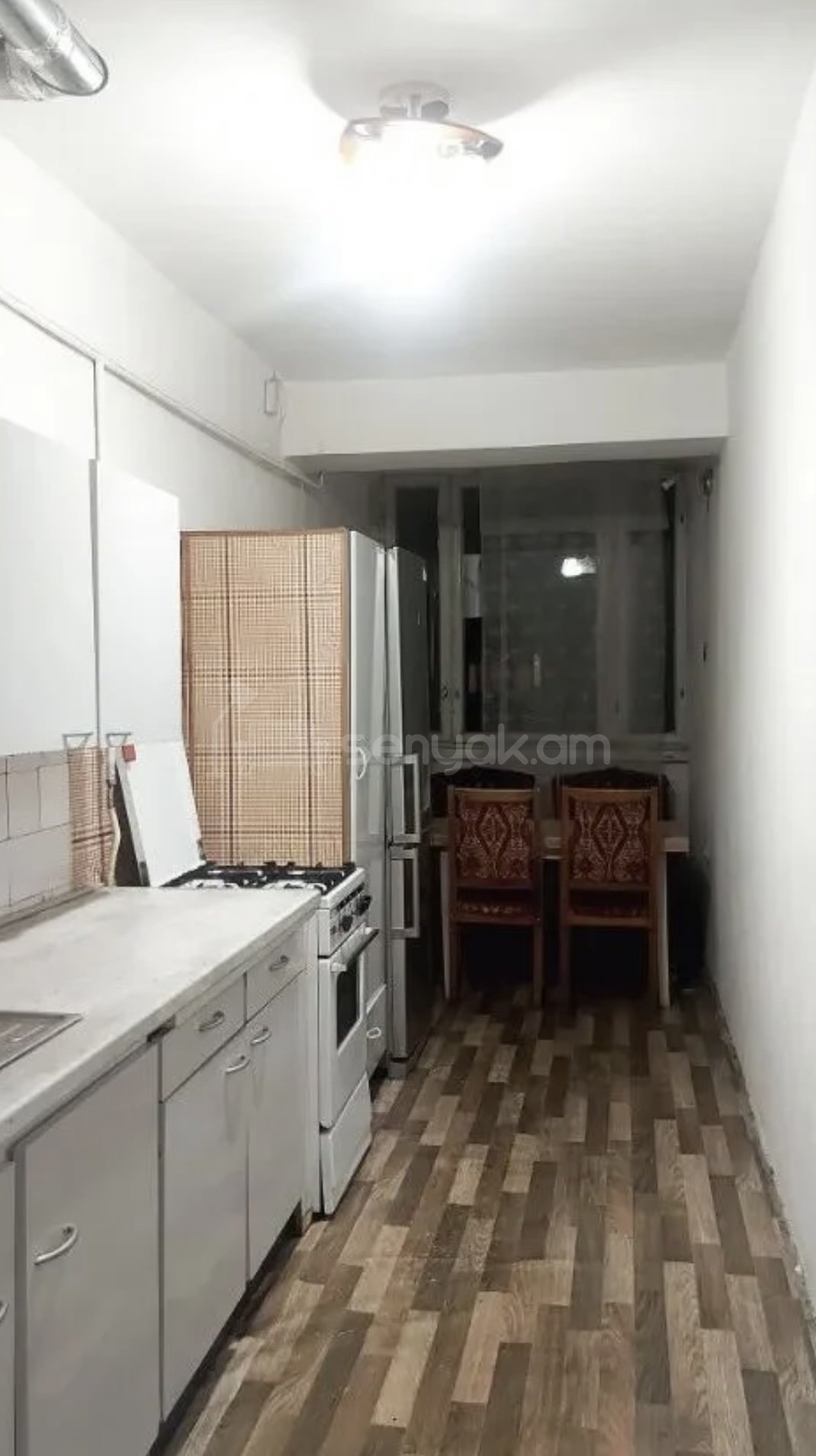 4 Սենյականոց Բնակարան Քարե Շենքում, 102քմ, 5/5 հարկ, Նորմալ Վիճակում, Կահավորված, Արևկող