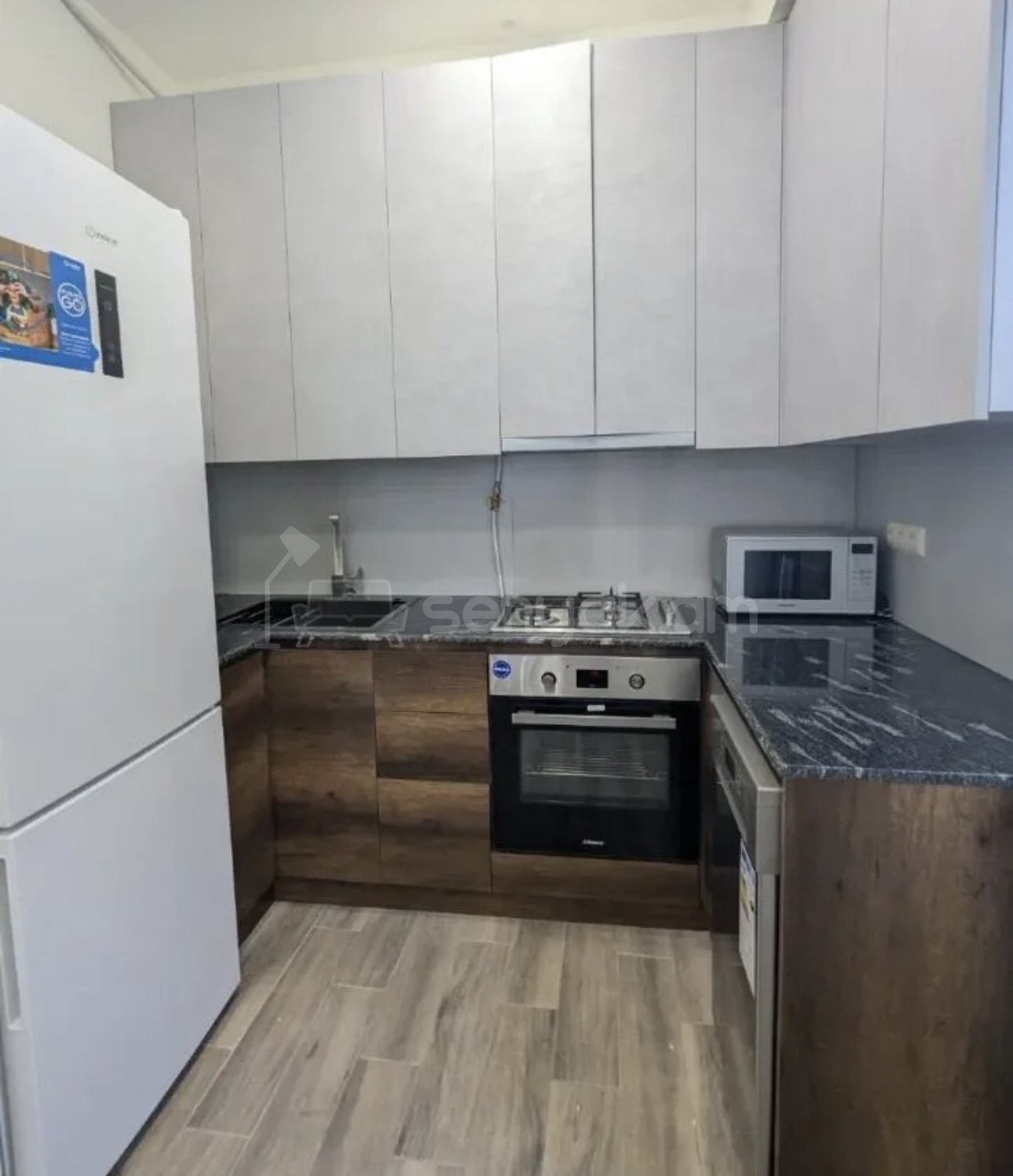 2 Սենյականոց Բնակարան, 75քմ, 5/8 հարկ, Դիզայներական Վերանորոգված, Կահավորված, Արևկող