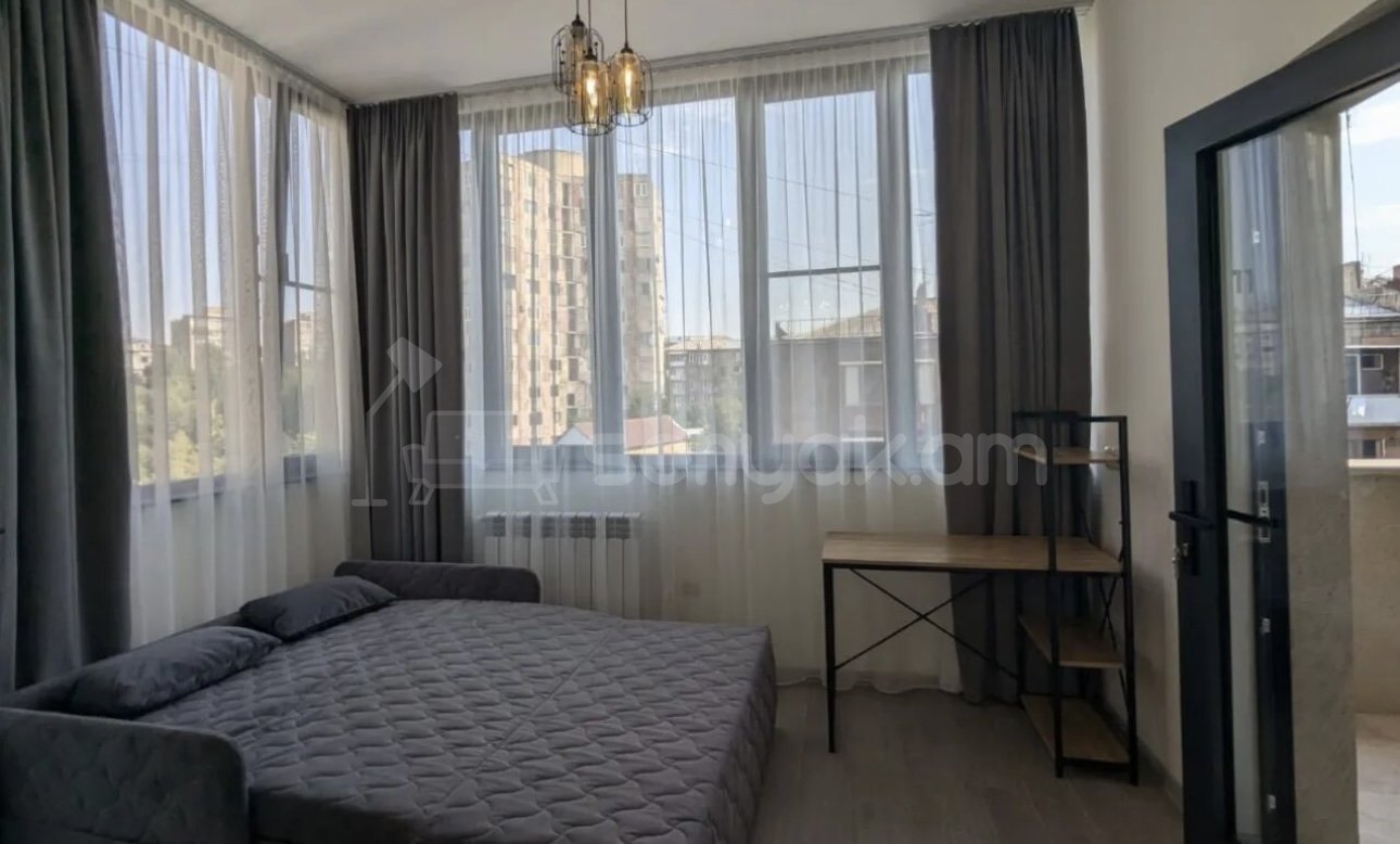 2 Սենյականոց Բնակարան, 75քմ, 5/8 հարկ, Դիզայներական Վերանորոգված, Կահավորված, Արևկող