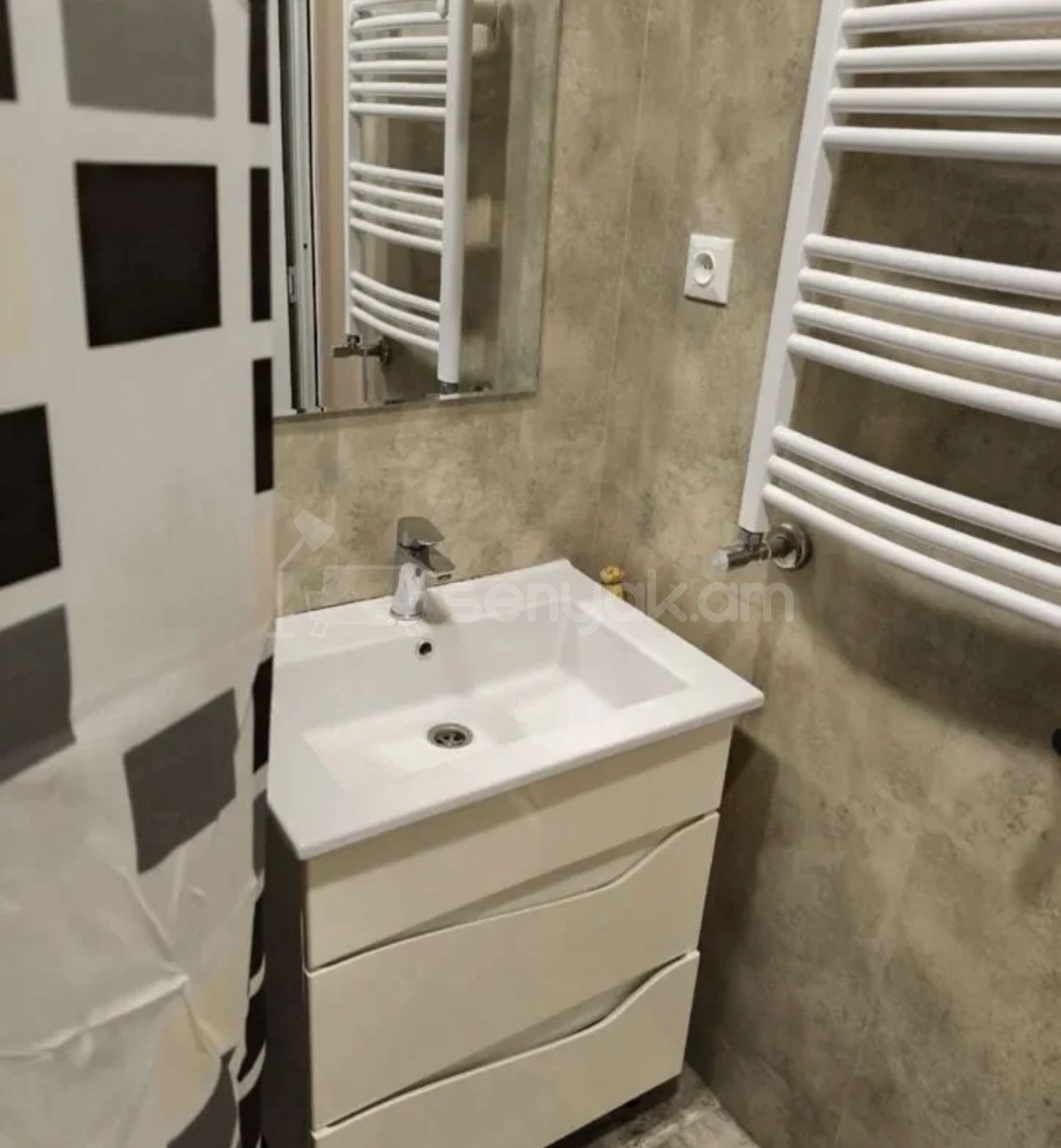 2 Սենյականոց Բնակարան Քարե Շենքում, 58քմ, 2/5 հարկ, Կապիտալ Վերանորոգված, Կահավորված, Արևկող