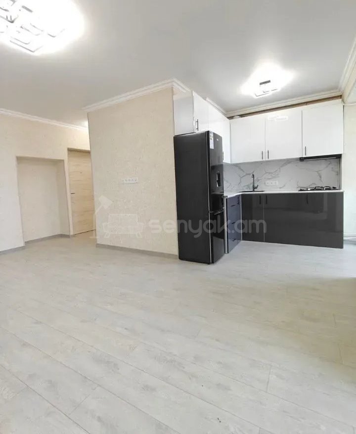 2 Սենյականոց Բնակարան Քարե Շենքում, 64քմ, 5/5 հարկ, Կապիտալ Վերանորոգված