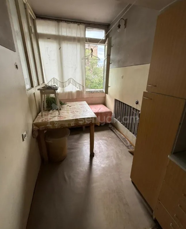 3 Սենյականոց Բնակարան Քարե Շենքում, 79քմ, 2/5 հարկ, Պետական Վիճակում