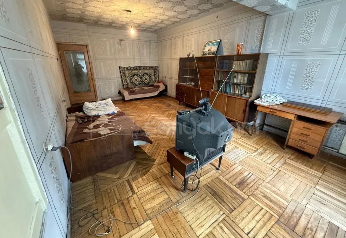 3 Սենյականոց Բնակարան Քարե Շենքում, 79քմ, 2/5 հարկ, Պետական Վիճակում