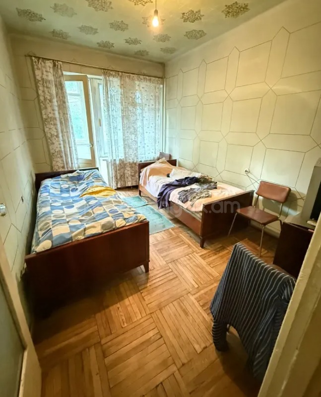 3 Սենյականոց Բնակարան Քարե Շենքում, 79քմ, 2/5 հարկ, Պետական Վիճակում