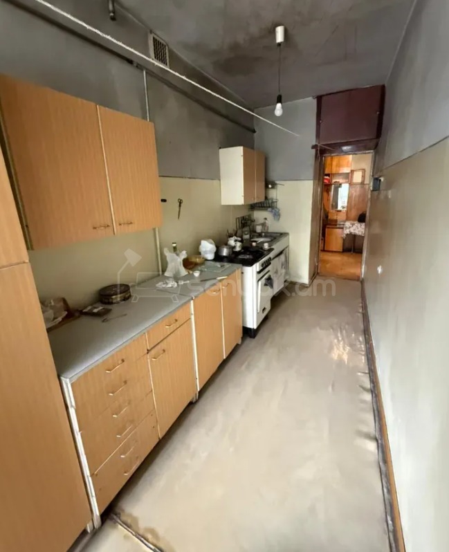 3 Սենյականոց Բնակարան Քարե Շենքում, 79քմ, 2/5 հարկ, Պետական Վիճակում