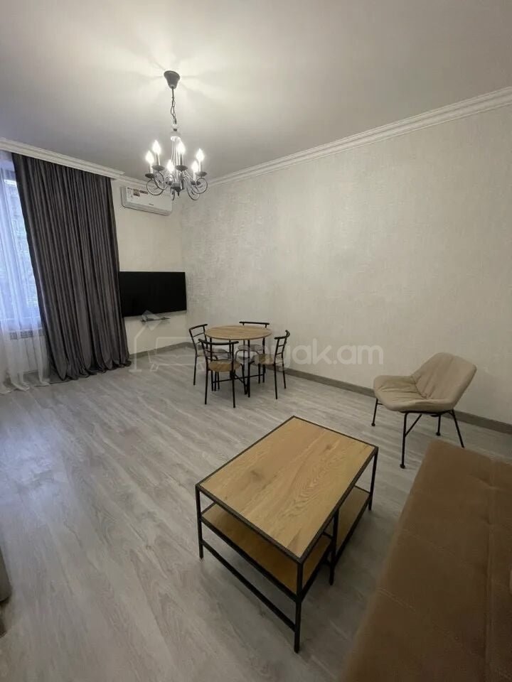 2 Սենյականոց Բնակարան Քարե Շենքում, 39քմ, 2/5 հարկ, Կապիտալ Վերանորոգված