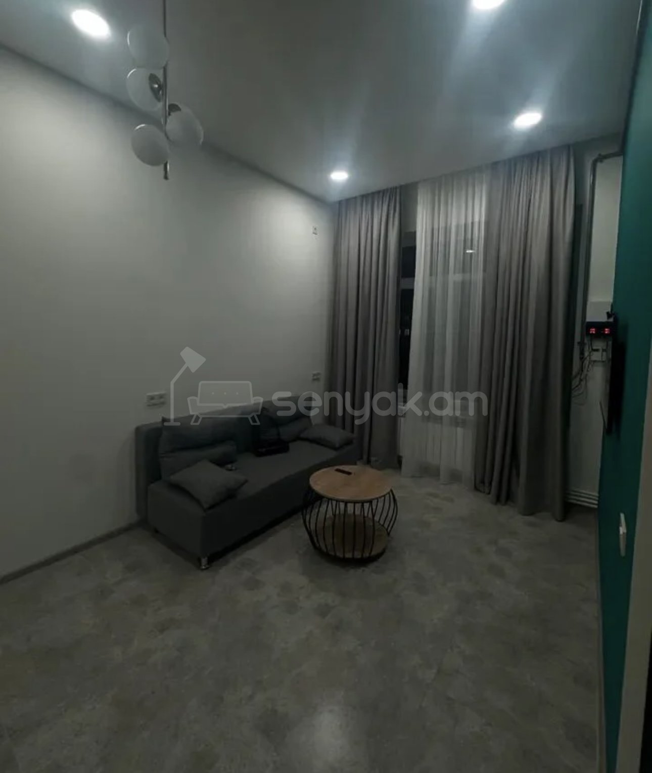 1 Սենյականոց Բնակարան Քարե Շենքում, 40քմ, 3/8 հարկ, Դիզայներական Վերանորոգված, Կահավորված