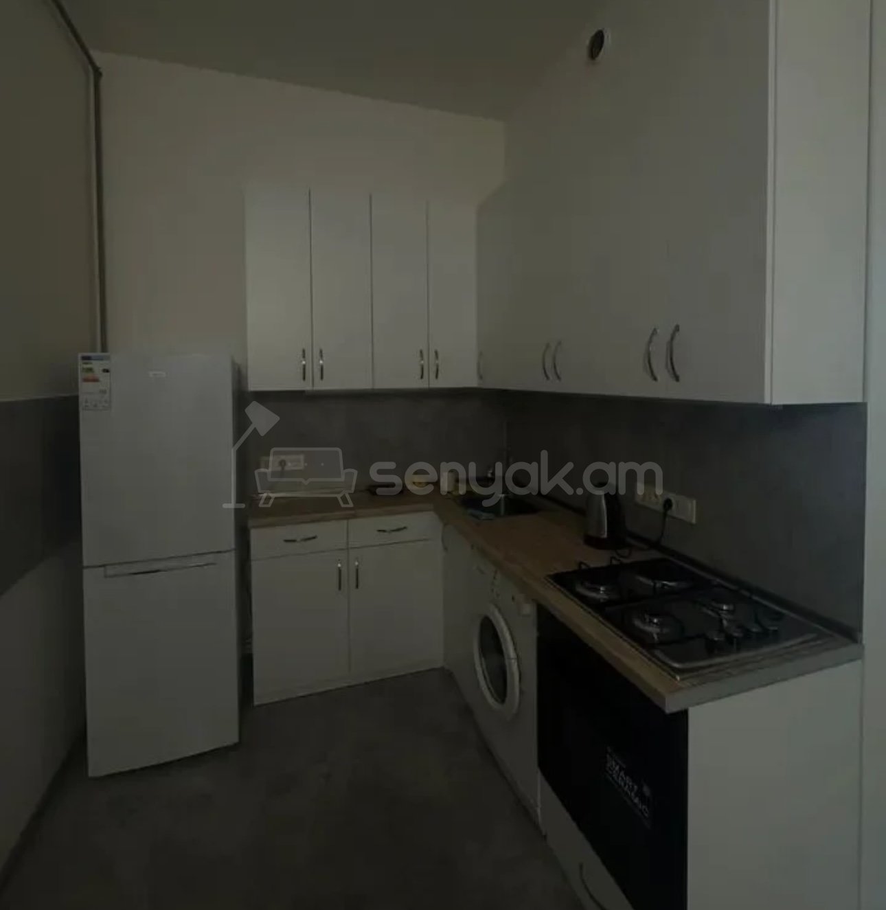 1 Սենյականոց Բնակարան Քարե Շենքում, 40քմ, 3/8 հարկ, Դիզայներական Վերանորոգված, Կահավորված