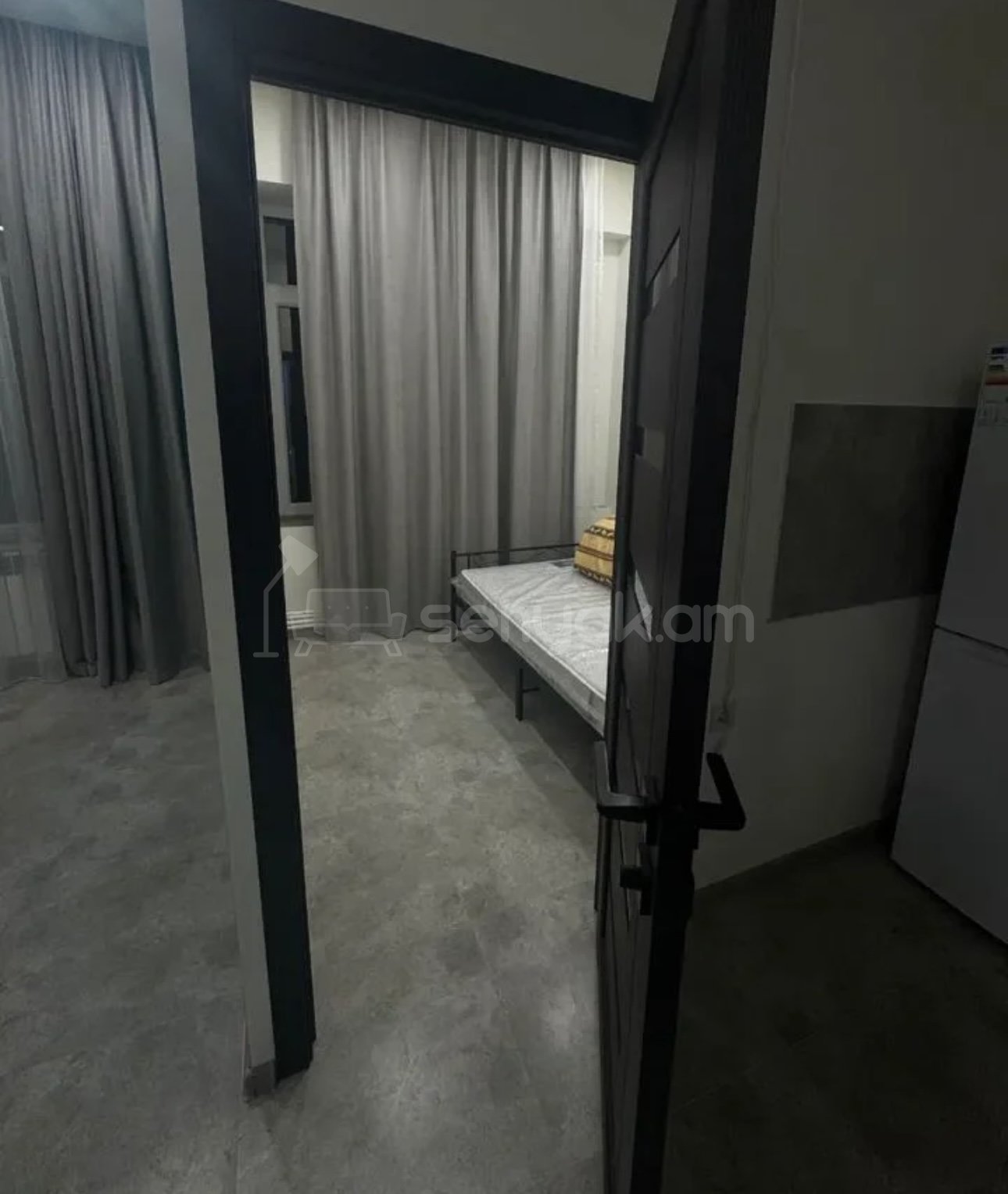 1 Սենյականոց Բնակարան Քարե Շենքում, 40քմ, 3/8 հարկ, Դիզայներական Վերանորոգված, Կահավորված