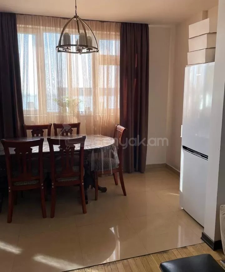 3 Սենյականոց Բնակարան Քարե Շենքում, 93քմ, 5/5 հարկ, Կապիտալ Վերանորոգված