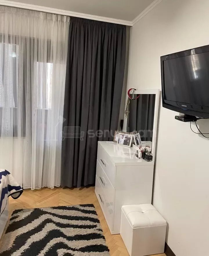 3 Սենյականոց Բնակարան Քարե Շենքում, 93քմ, 5/5 հարկ, Կապիտալ Վերանորոգված