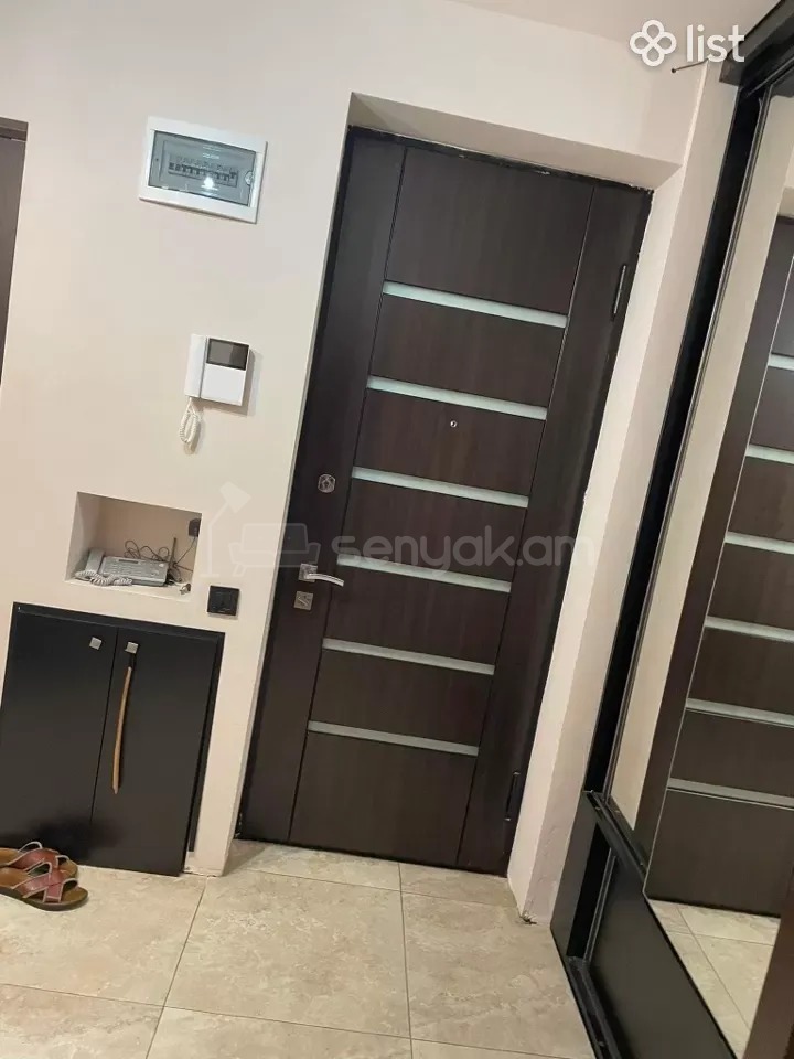 3 Սենյականոց Բնակարան Քարե Շենքում, 93քմ, 5/5 հարկ, Կապիտալ Վերանորոգված