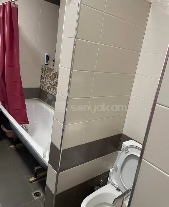 3 Սենյականոց Բնակարան Քարե Շենքում, 93քմ, 5/5 հարկ, Կապիտալ Վերանորոգված