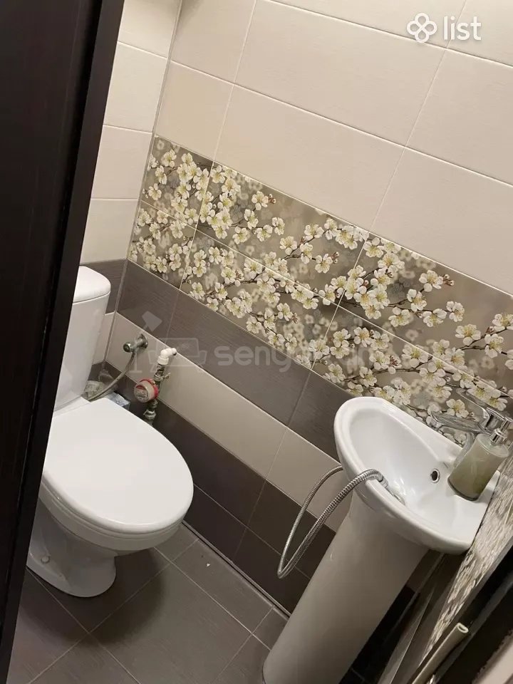 3 Սենյականոց Բնակարան Քարե Շենքում, 93քմ, 5/5 հարկ, Կապիտալ Վերանորոգված