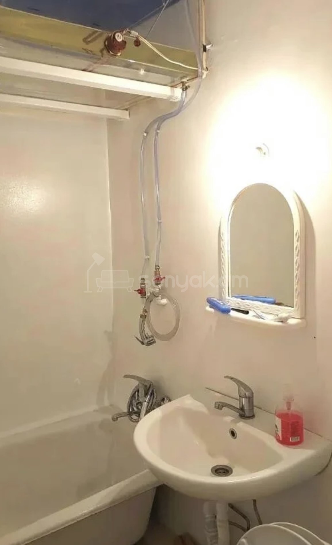 2 Սենյականոց Բնակարան Քարե Շենքում, 62քմ, 4/4 հարկ, Կապիտալ Վերանորոգված, Մասամբ Կահավորված