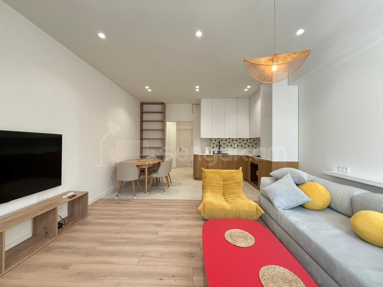 2 Սենյականոց Բնակարան Քարե Շենքում, 60քմ, 4/5 հարկ, Կապիտալ Վերանորոգված, Կահավորված, Արևկող