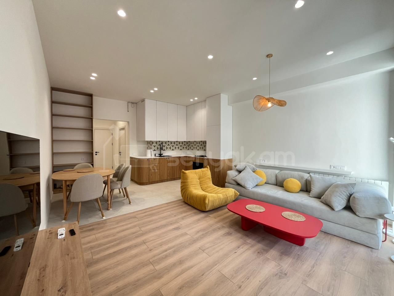 2 Սենյականոց Բնակարան Քարե Շենքում, 60քմ, 4/5 հարկ, Կապիտալ Վերանորոգված, Կահավորված, Արևկող