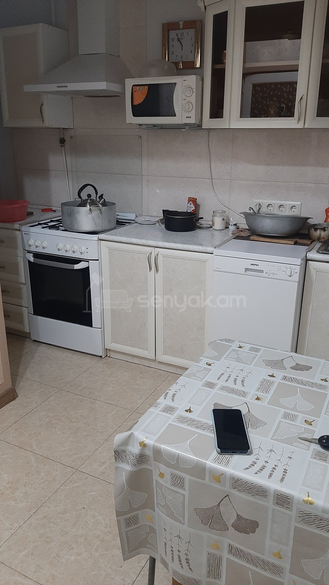 3 Սենյականոց Բնակարան Քարե Շենքում, 85քմ, 2/2 հարկ, Կապիտալ Վերանորոգված, Կահավորված, Արևկող